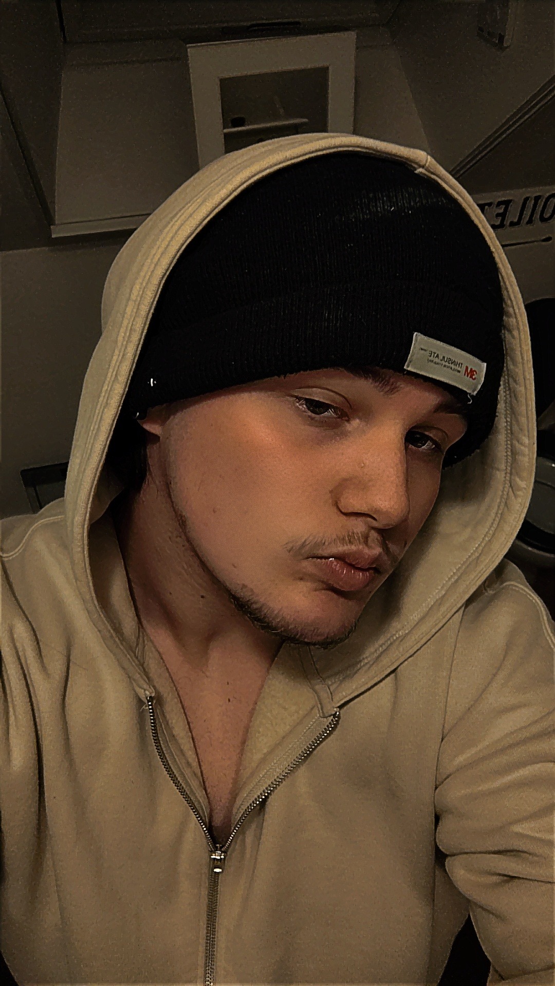 Profil de Ender, 19 ans, Pute à Kapweiler